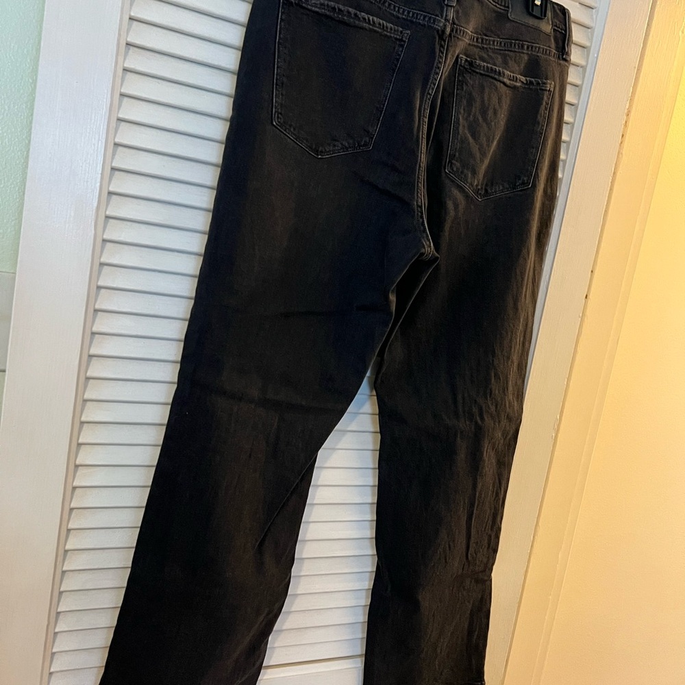 Lucky brand, Zoe high rise straight jeans. Never worn. Size 12/31